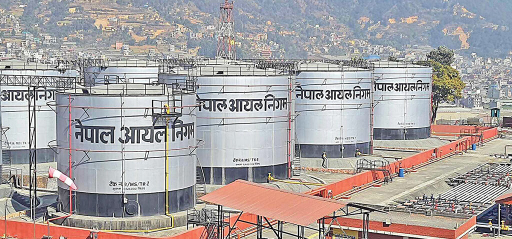 सरकारले फेरि बढायो  इन्धनको मूल्य, कति पुग्यो ?